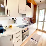 Casa Sandra - Sea View, With Garage Apartman